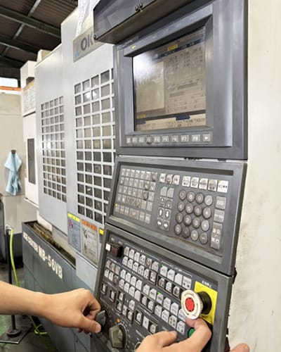工場内の工作機械